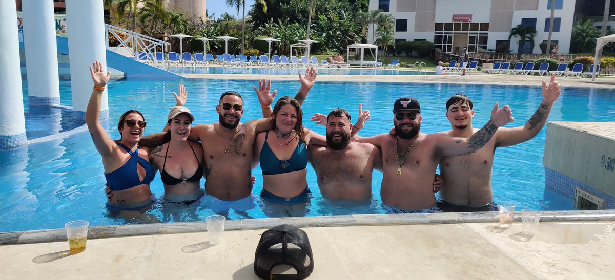 MuthuPlaya's tweet photo. Enjoying the Cuban day with friends 🇨🇺😘🥰😉
#cubanday
#muthuvaradero https://t.co/e9jfxm6yWq
