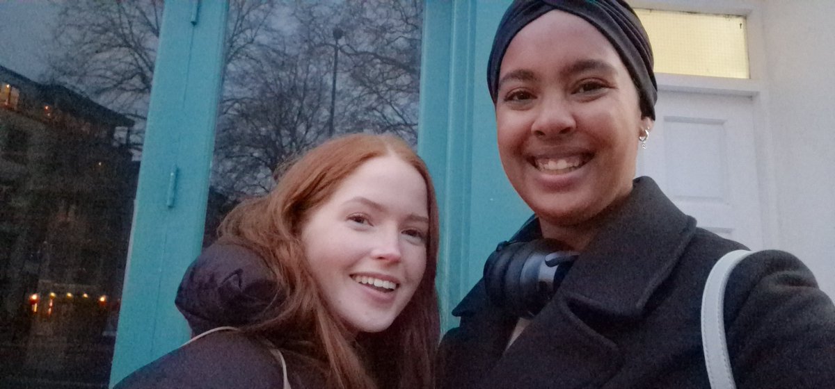 tegan_eva's tweet photo. I just met @EllieBamber !! She was so lovely and I got to tell her how much I've loved watching her career progress since Nocturnal Animals. She even encouraged my acting and wished me luck! So weird meeting one of your favourite actresses on your way home from work 😭 https://t.co/yIQzTNzDoY