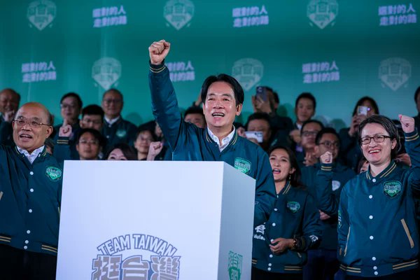 I warmly congratulate to the candidate of <a href="/DPPonline/">民主進步黨 Democratic Progressive Party</a>! <a href="/ChingteLai/">賴清德Lai Ching-te</a> is the new #president of #Taiwan after receiving 40% of the vote in the #elections. 🇹🇼🇭🇺😊

Photo: Annabelle Chih/Getty Images