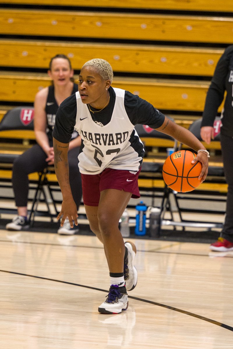 HarvardWBB's tweet photo. Back in the building🙌

#GoCrimson x #BelieveIt https://t.co/Z9xMe9LrEc