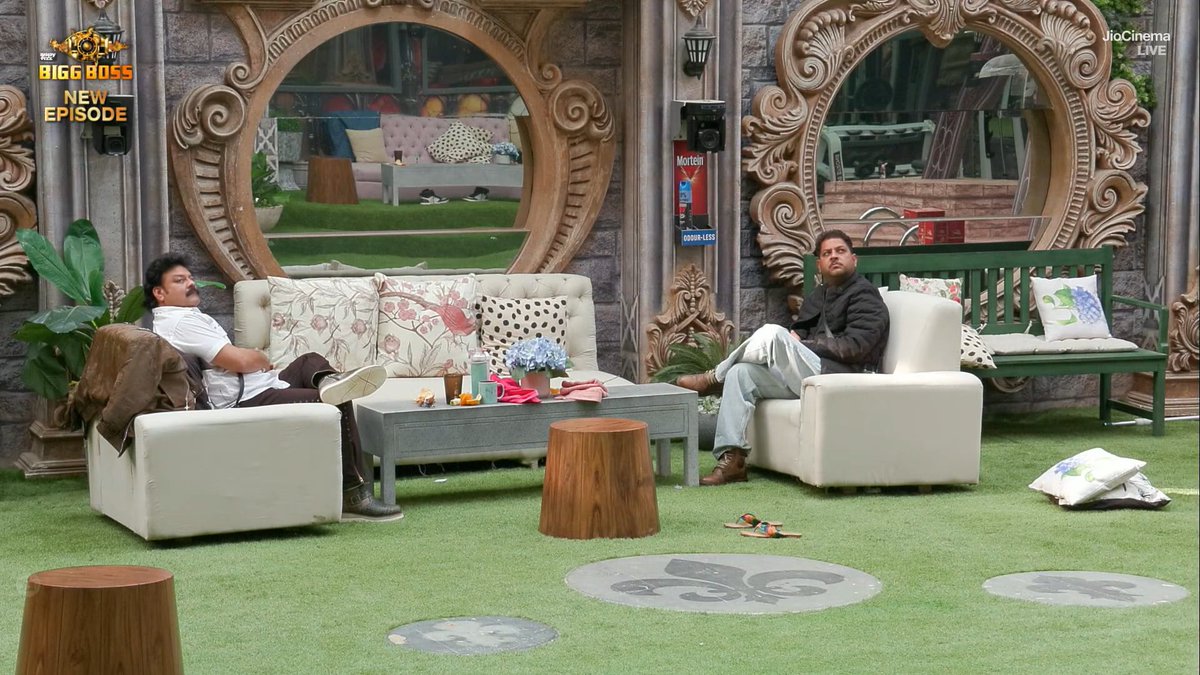 BigBoss_India's tweet photo. Omg most awkward shot of the entire season.. #SamarthJurel and #IshaMalviya father looking at crows rather than talking to each other.. 

#Bigboss17 #BB17 #MannaraChopra #AbhishekKumar #AnkitaLokhande https://t.co/LmZYxtj8VX