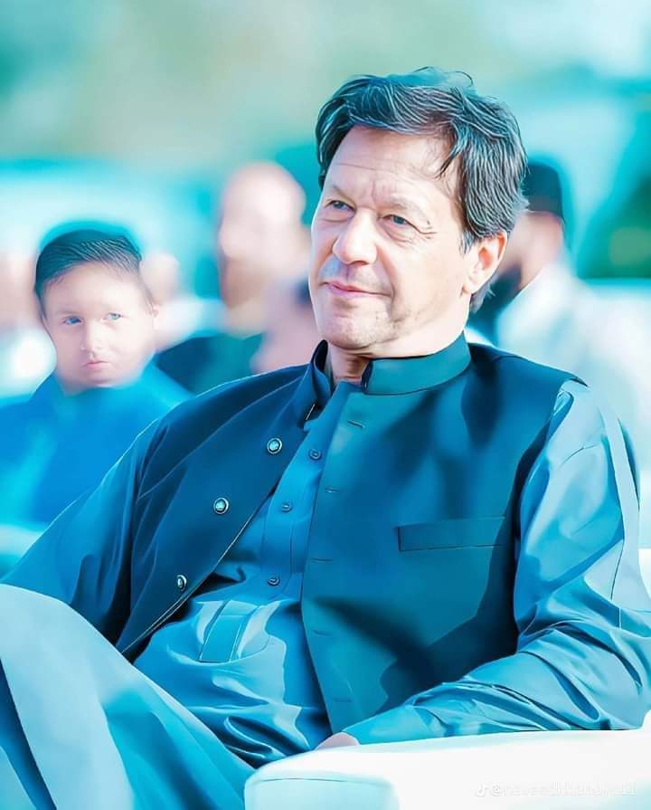 Blue_Eyyes_31's tweet photo. اللّٰہ پاک عمران خان اور ان کے جانثار ساتھیوں کی حفاظت فرمائے آمین ❤️ https://t.co/KnO8shZgkb