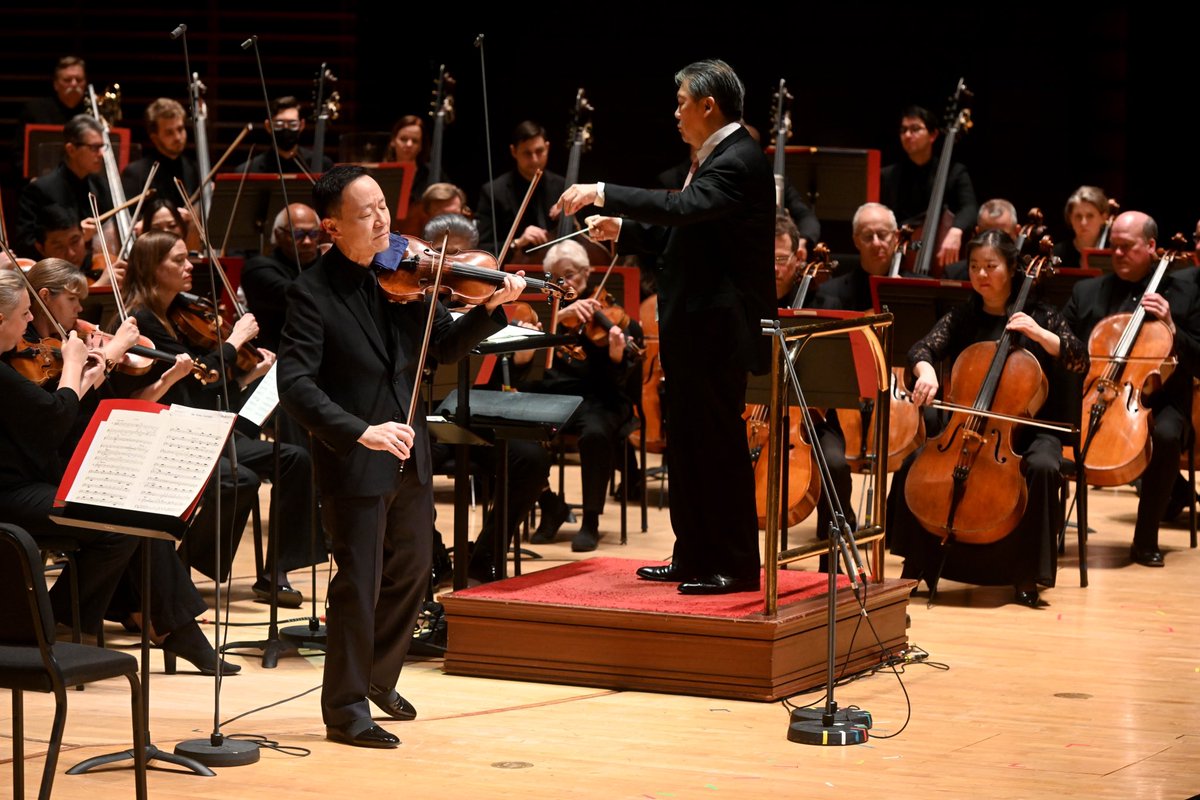 MaestroLongYu's tweet photo. What a celebratory night at @philorch’s Lunar New Year concert! So many friends (old and new!) as we ushered in the Year of the Dragon - an auspicious year for me as I was born in a dragon year! 🐉 #LunarNewYear #YearOfTheDragon 

Photos: Pete Checchia https://t.co/THyMGUBZsw