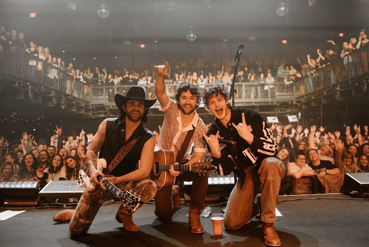 RestlessRoad's tweet photo. thank you Nashville for a SOLD OUT show at @BBowlNashville 🙌 last night will go down as a night we’ll remember forever. https://t.co/5MfnCPw1fQ