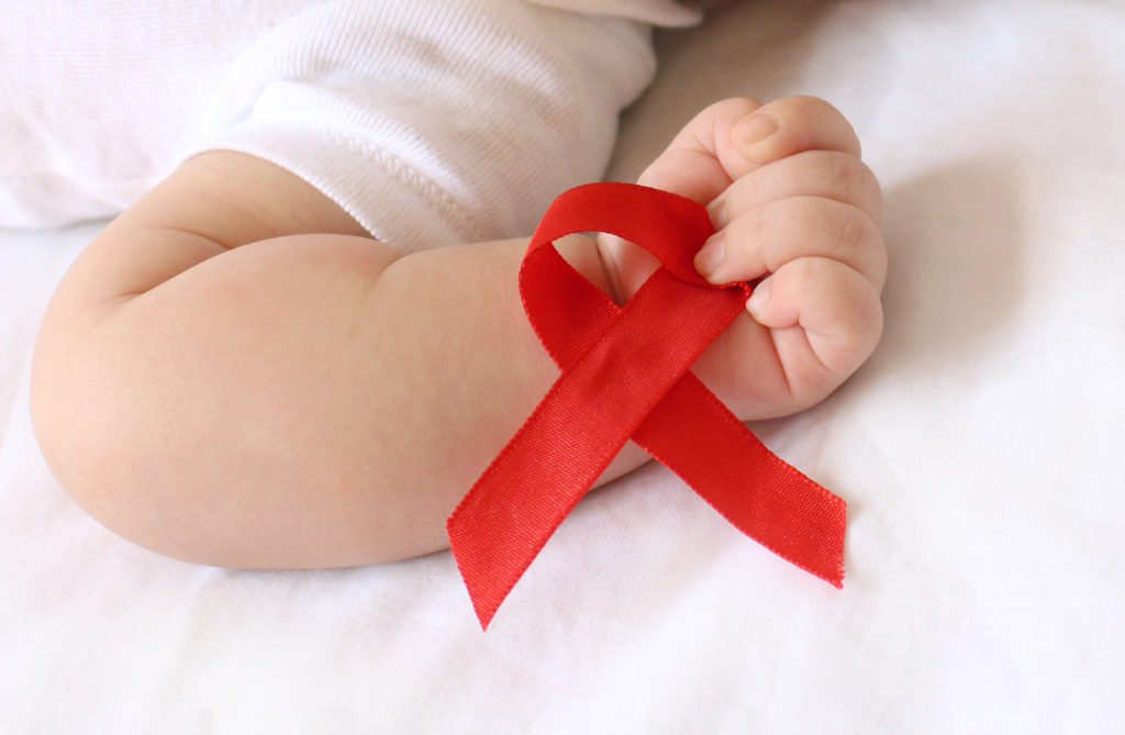 UCDavis_MOM's tweet photo. @HHSGov new guidelines on #infant #feeding among people with #HIV! Exclusive #breastfeeding is supported in individuals with HIV who receive #antiretroviral therapy and have consistent #viral suppression. https://t.co/grobfCU3KV https://t.co/QOPsWzevrd