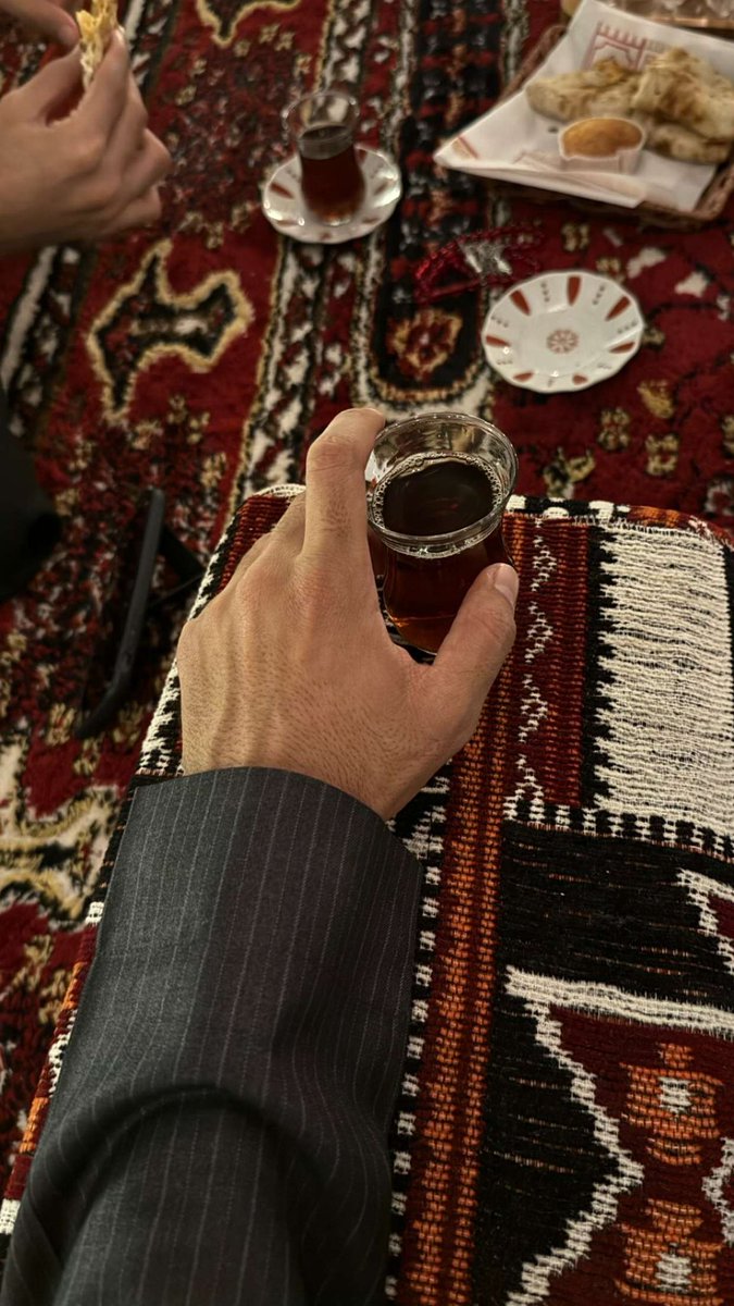 كل الأماكن معك تستاهل العنوة
       " عزيز وشوفتك منوة "