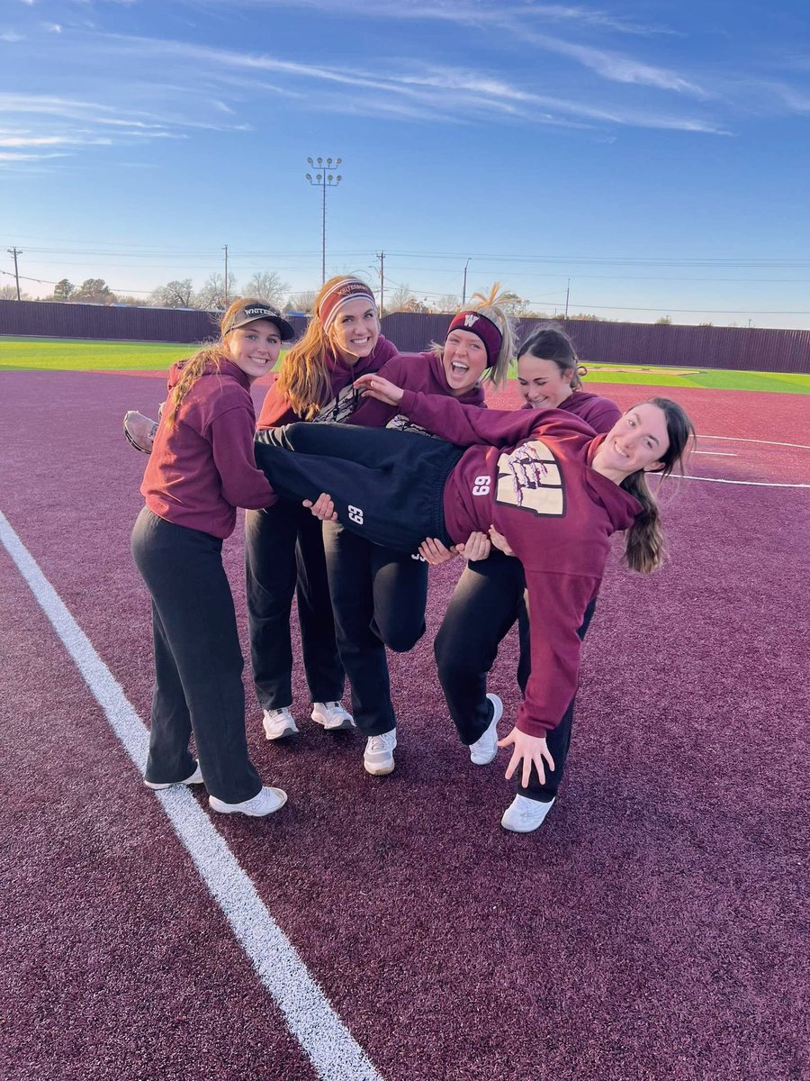 TylarOlsen's tweet photo. first practice was a success!! so so excited for this season!!🤩🥳 https://t.co/9pqDqTpaDW