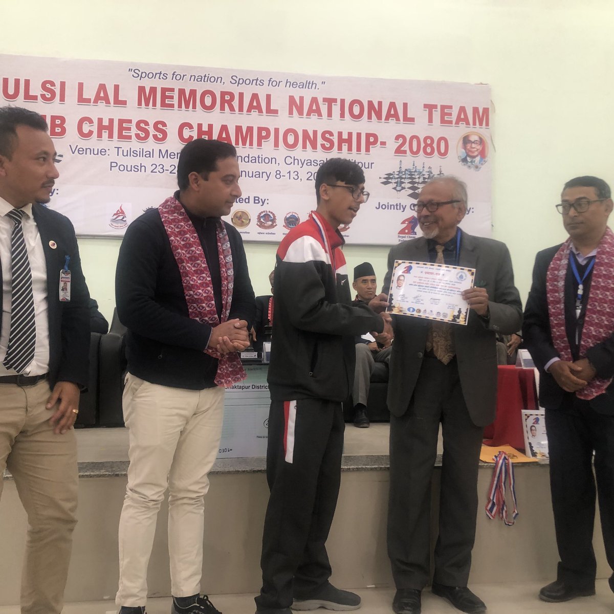 drbishnuhnepal's tweet photo. Congratulations #Dolakha for winning all four categories and #Bhaktapur and others showing excellence in #TulsiLalMemorialNationalTeamClubChessChampionship2080! TX #TLMF and organizers for inviting me and for beautiful #TokenOfLove today @#Chyaasal/#Lalitpur/#Nepal today.
@#UNWTO https://t.co/25BwSX7KHF