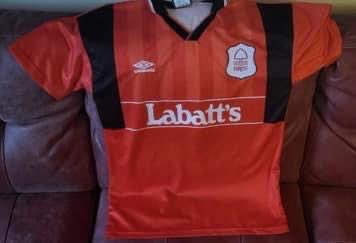 Defibs4GRF's tweet photo. Happy New Year!
Starting the #fundraising year off with a bang & a silent auction!
Your chance to own a NFFC Labett’s shirt signed by Stuart Pearce 🌳⭐️⭐️
Message us with your bid.
Ends 20th January, 8pm!!
#nffc
#fundraiser
#Defibrilators
#grassrootsfootball https://t.co/Gh7zacMl4w