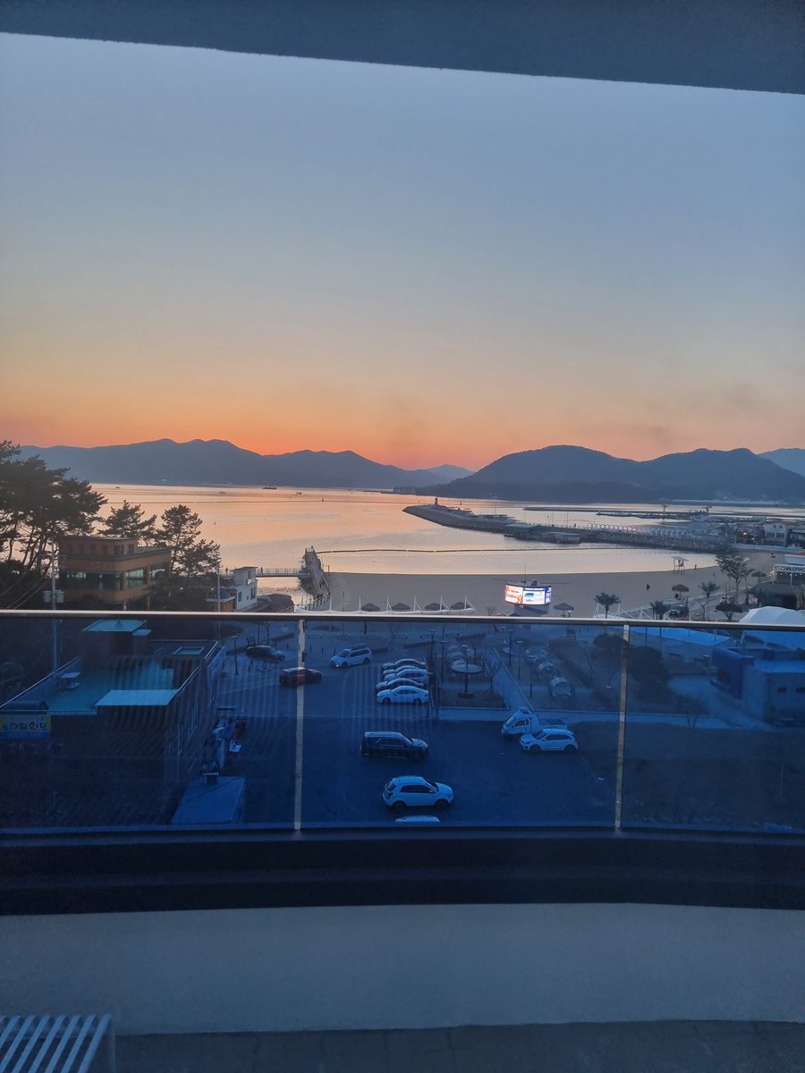daemul123's tweet photo. 수치스러워 하는 모습도 귀엽고

부끄럽지만 내 말들어주는 너가 사랑스러워

내옆에 붙어있으려고 하는게 이뻐

결과는 엉성해도 좋아 그 과정에 있는 마음을 맛있게 먹을게

너는 예쁘고, 착하고, 귀엽고, 야하고 배려와 존중할줄 아는 내가 좋아하는 그런 사람이야

#로망트 #리틀 #대디 #섹트 https://t.co/6IZ3gj8lmd