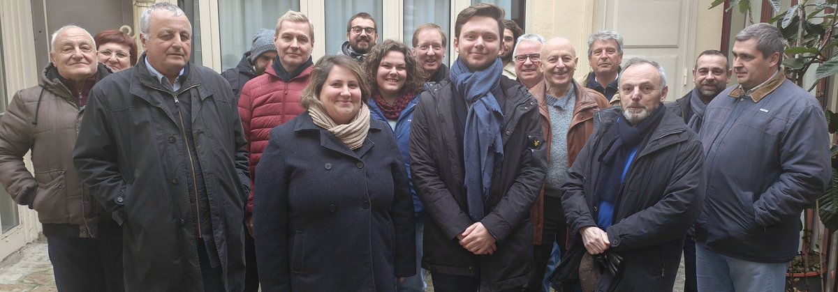 #Europeennes2024 <a href="/RetPS/">Régions et Peuples solidaires (R&PS)</a> vient de désigner ses 2 premiers candidats. <a href="/LydieMassard1/">Lydie Massard</a>, eurodéputée sortante &amp; membre de <a href="/UDB__/">Union Dém. Bretonne</a>, est désignée cheffe de file. Le binôme est complété par  <a href="/HelfrichMaxence/">Maxence Helfrich</a>, vice-psdt de <a href="/EFA_Youth/">EFAY</a> &amp; membre <a href="/UnserLand/">UnserLand</a>. Ils siégeront au PE avec <a href="/EFAparty/">European Free Alliance</a>