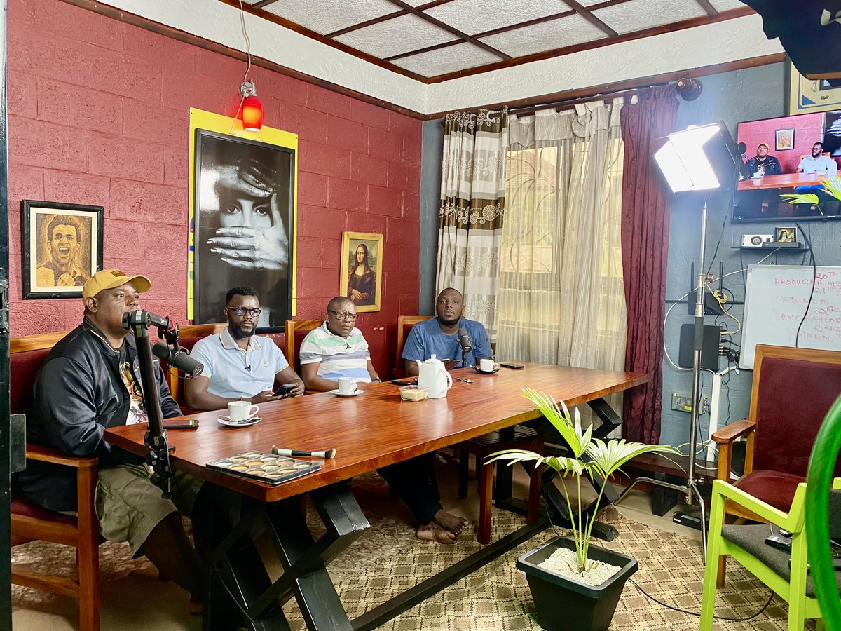 bendizhodouglas's tweet photo. Akugoba yaakuwa ekkubo. #TalkAndTalk show now has a big production crew &amp; filming equipment to make sure the quality is stepped up for YouTube to reap more online.
Well done @Kasuku256 and team. https://t.co/ZUrZG4mRpy