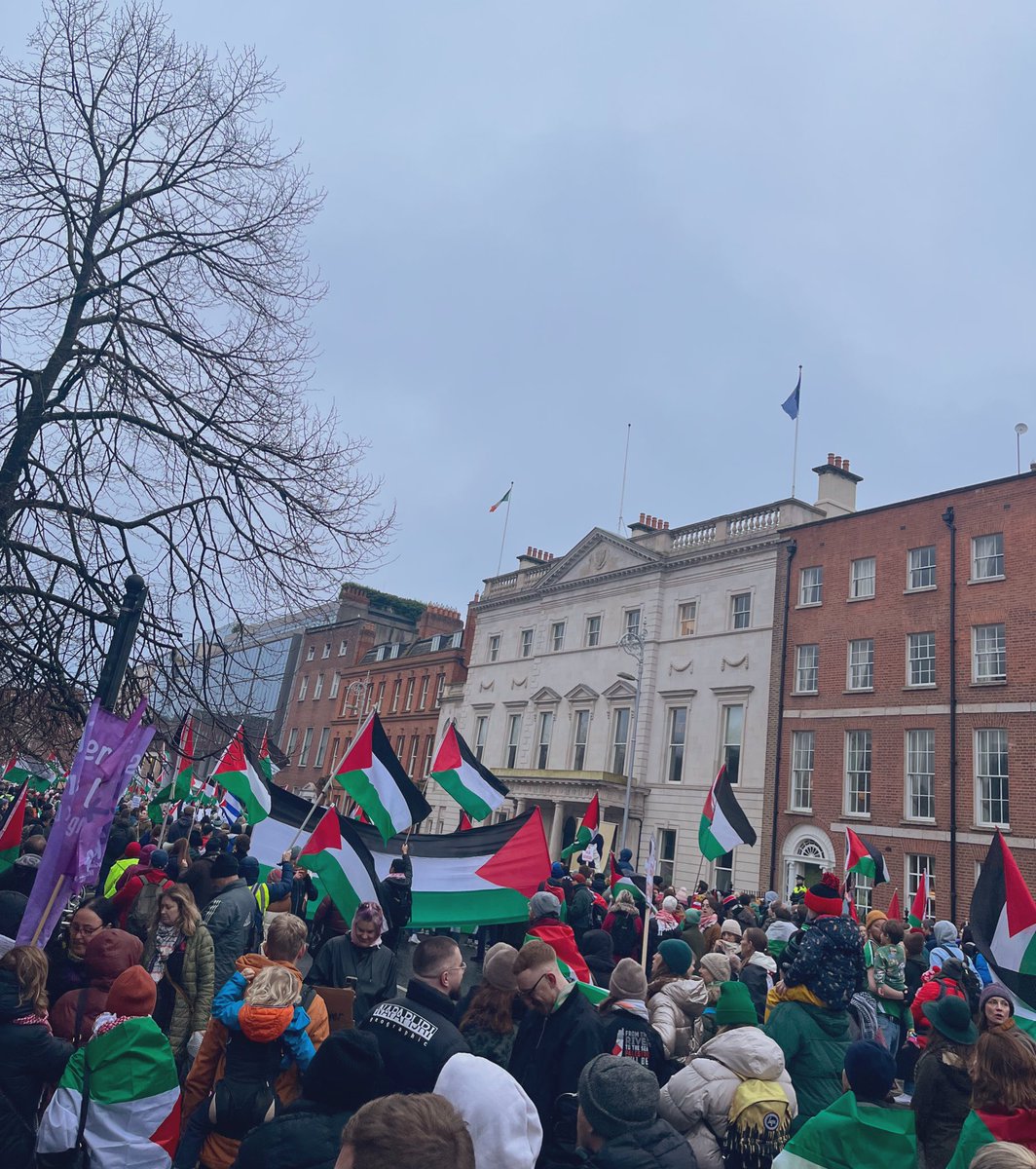 North men , South men, comrades all…. A great turnout in Dublin today in solidarity with the Palestinian people #EndTheGenocide #CeasefireForGaza