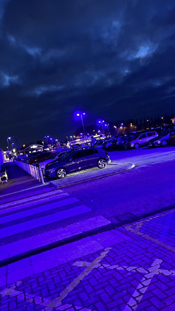 STEcopywriting's tweet image. Gloucester friends: what’s with the eerie blue lighting at Saint Oswald’s retail park?! Looks so weird! 😮 

#AskTwitter #Gloucestershire
