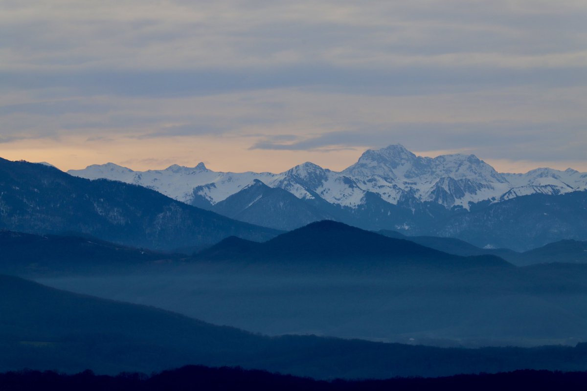 jrambaud's tweet photo. #Pirineos #Pyrenees #Francia #Francia #atardecer #sunser #Occitane https://t.co/uZfr6TktdM