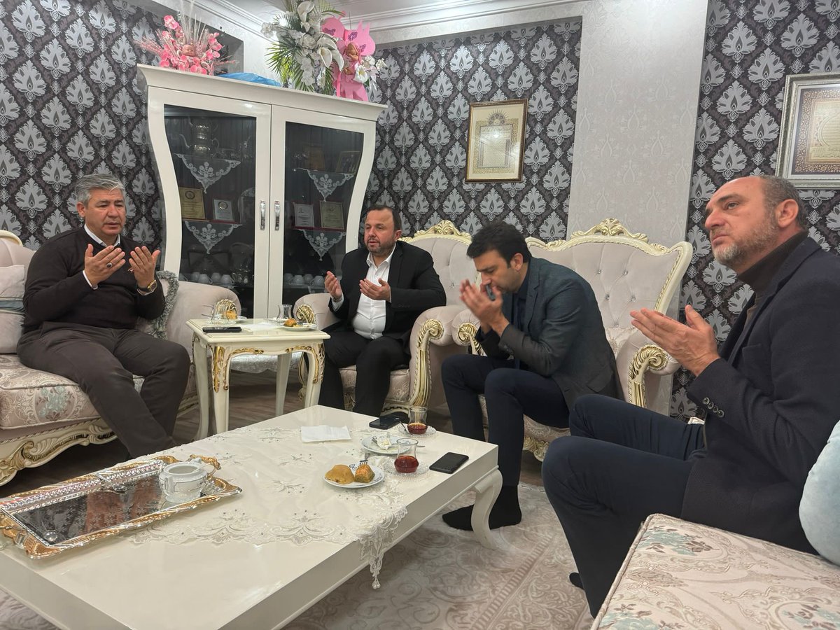 avmustafakose's tweet photo. Kepez Belediye Meclis Üyemiz İsa Sarp Dağ'a önceki gün vefat eden eniştesi için taziyedeyiz. Merhuma Allah’tan rahmet diliyoruz… https://t.co/HRQP8mg1SU