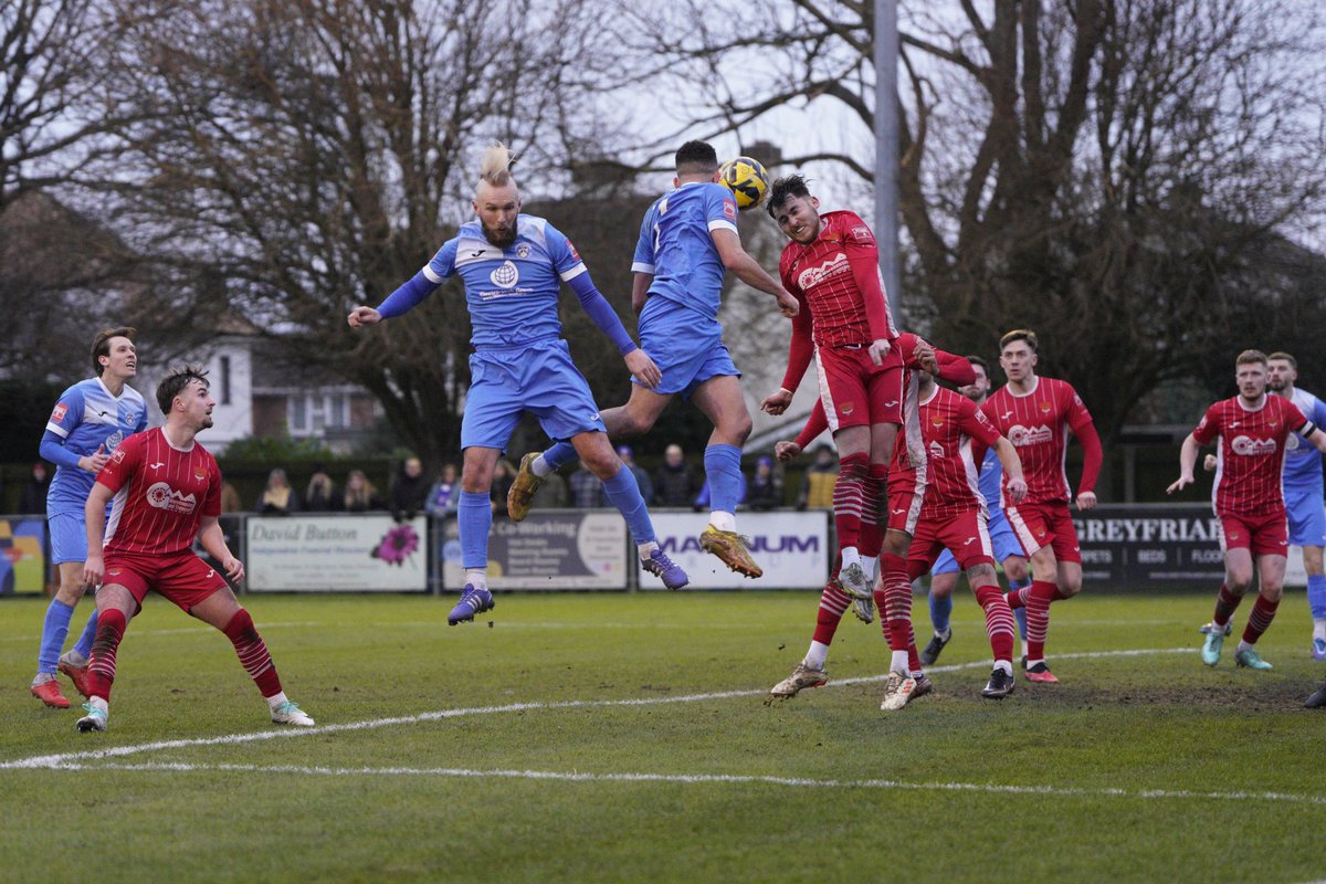 OFCLTRAWLERBOYS's tweet photo. FULL TIME: @Felixseasiders 3 @LowestoftTownFC 0 The home side triumph in this top of the table @IsthmianLeague North Division all Suffolk derby with goals from Mayhew, Holland &amp; Harrison. Great on the whistle 📸 @Shirleypeppa 💙🤍 We go again Tuesday night 💪🏻 @BrentwoodTownFC https://t.co/TSLxxh88jt