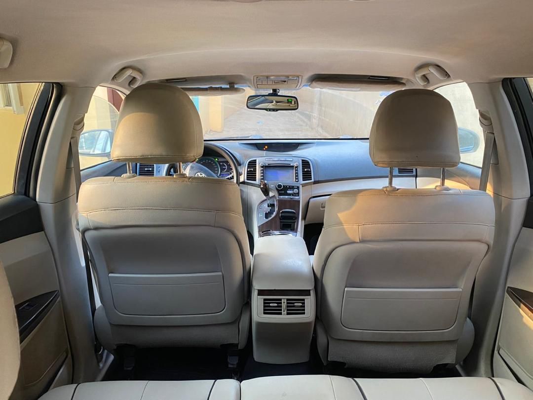 Venza 2012. Untouched engine and gear. Chilling AC. 4 plug engine. Leather interior. N7m Location: Ojodu begger