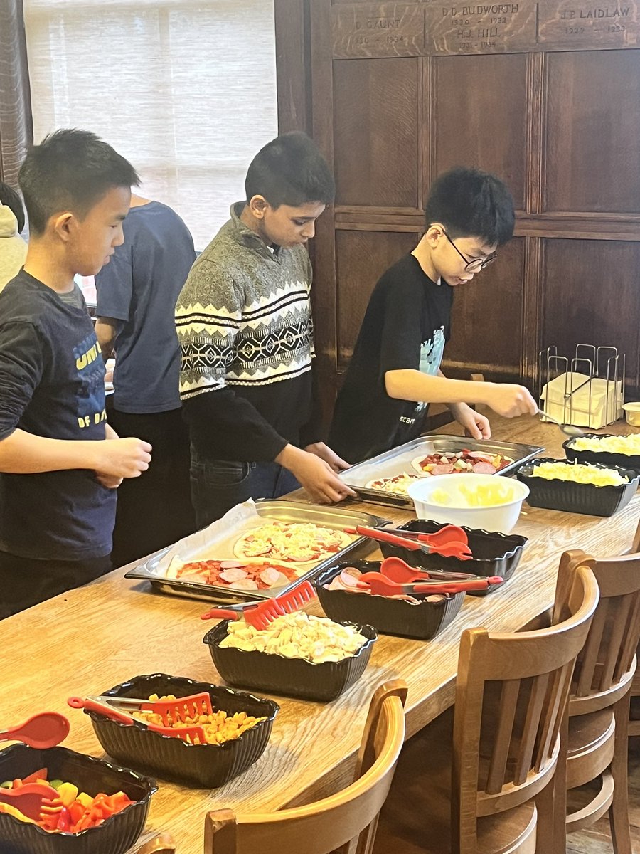 Gavin_Taylor's tweet photo. Our amazing catering team @LockersPark have led a pizza making masterclass with tho boarders. Lovely that my family and I can join in. #community @BSAboarding https://t.co/1yGWvB2zjh