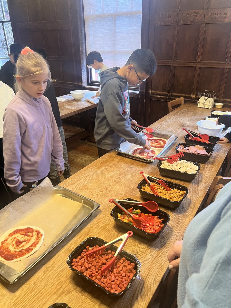 Gavin_Taylor's tweet photo. Our amazing catering team @LockersPark have led a pizza making masterclass with tho boarders. Lovely that my family and I can join in. #community @BSAboarding https://t.co/1yGWvB2zjh
