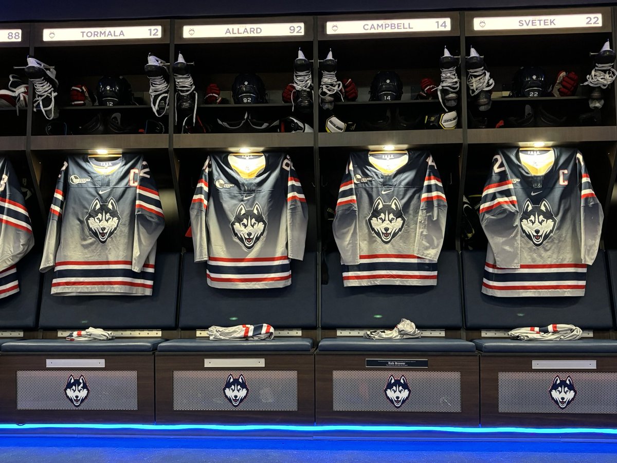 Lamalf41's tweet photo. Breaking out the 🐶 jerseys for @UConnWHOC Saturday matinee vs BU https://t.co/1kWyy1hgIj