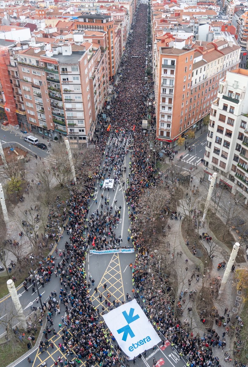 68.000 lagun izan dira Bilboko manifestazioan NAIZen estimazioaren arabera, iazkoa zertxobait gaindituz naiz.eus/eu/info/notici…
#giltzak #U13Bilbora