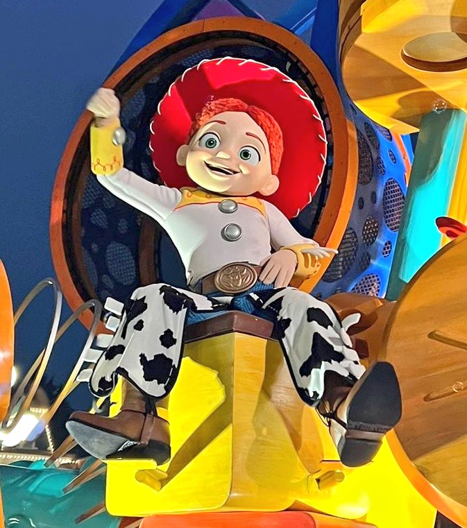 mark__bakker's tweet photo. #starsonparade is back @DisneylandParis what a happy parade! https://t.co/shLHMRO3BI