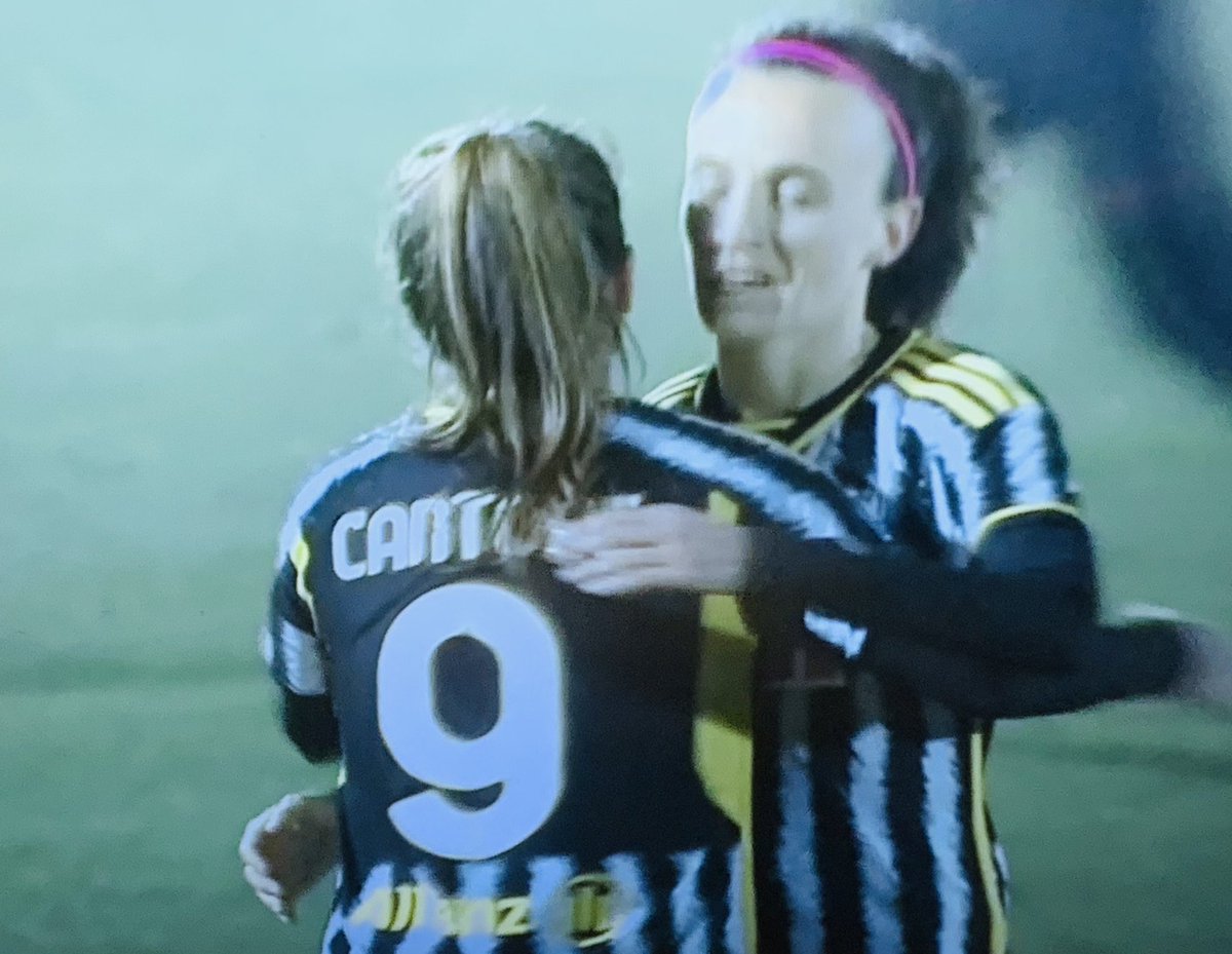 Altra vittoria per le ragazze @JuventusFCWomen che battono il Milan 2-1 dopo 95' bellissimi giocati colpo su colpo 🤍🖤🦓