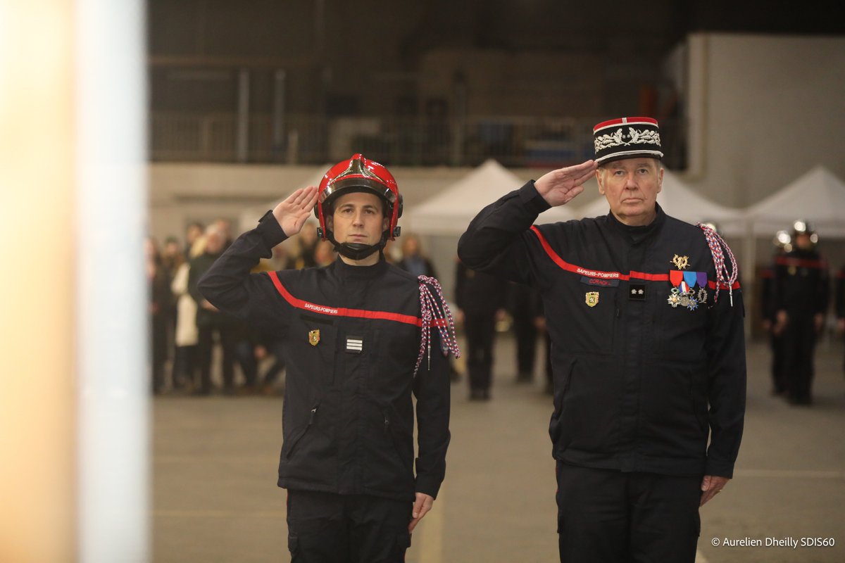 Pompiers60's tweet photo. #Voeux2024 Mise à l'honneur cet après-midi des pompiers de Lamorlaye avec les élus et les autorités au centre de secours. Dix neuf sapeurs-pompiers ont été médaillés et deux ont reçus leurs nouveaux galons. https://t.co/WUMiqxrY1P