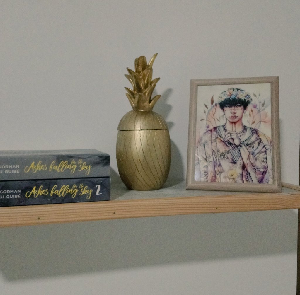 ChanHyo17's tweet photo. It's not a big deal but I really like how cute this is! Always with @wongeobugi 's art. No kidding she made all my decoration 🤭
#monsta_x_fanart #traditionalart #watercolorpainting #chae_hyungwon #hyungwon_fanart #ashes_falling_for_the_sky #ninegorman #mathieuguibe https://t.co/fHTl6FJw0Q