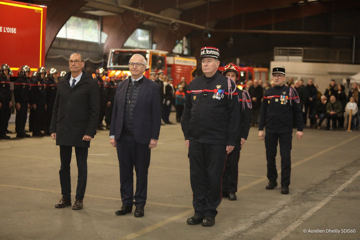 Pompiers60's tweet photo. #Voeux2024 Mise à l'honneur cet après-midi des pompiers de Lamorlaye avec les élus et les autorités au centre de secours. Dix neuf sapeurs-pompiers ont été médaillés et deux ont reçus leurs nouveaux galons. https://t.co/WUMiqxrY1P