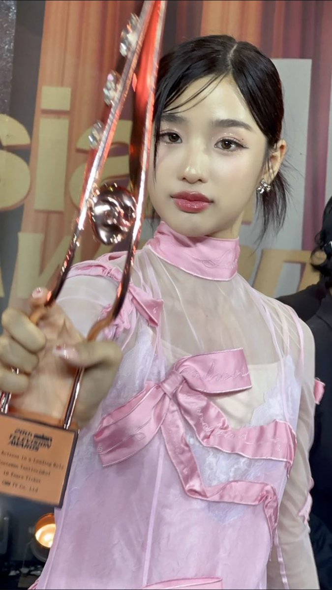 Tu_ttwOfficial's tweet photo. ขอบคุณทาง Asian Television Awards 28th สำหรับรางวัล ✨Best Aetress in a Leading Role ✨ที่มอบให้น้องตูด้วยนะคะ ขอบคุณอินทูยูและแฟนคลับจากทุกๆที่ ที่คอยสนับสนุนน้องตูและส่งกำลังใจมาให้อยู่เสมอ วันนี้เราทำได้แล้วนะ💖✨🌻

.

#GMMTVx28thATA
#28thAsianTelevisionAwards
#tontawan_t https://t.co/fBgchyQtua