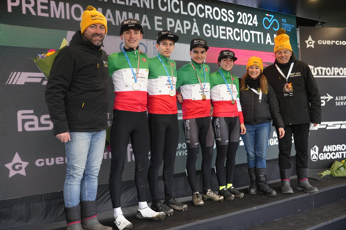 Complimenti al team FAS Airport Services #Guerciotti che oggi si è laureato Campione d'Italia di cx team relay 🇮🇹

#ciclocross #ciclismoitaliano #cyclocross #cx #cycling