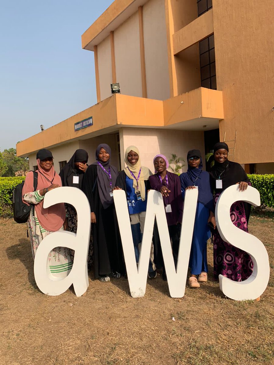 zainabiyfs's tweet photo. Pretty pretty SCA πππ€β€οΈβ¨
@gdsc_unilorin
@SCAUnilorin
#scaunilorin
#womenintech
#techbabes https://t.co/7ZF1wpz4Lf