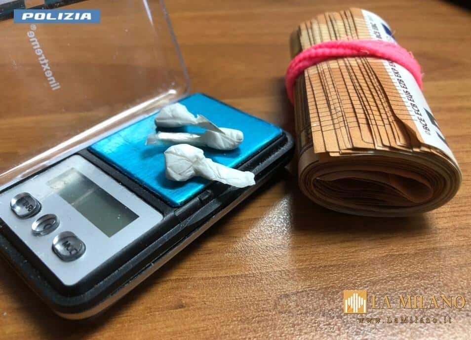 LaMilano_it's tweet photo. I poliziotti dei Falchi della Squadra Mobile da qualche tempo avevano messo sotto la loro lente d’ingrandimento due tarantini con passati precedenti di polizia in materia di spaccio di sostanza stupefacenti #amic #spaccio #arresto #tarantini #scoperto

https://t.co/SgSX72ZWuf https://t.co/xM9HjjIey1