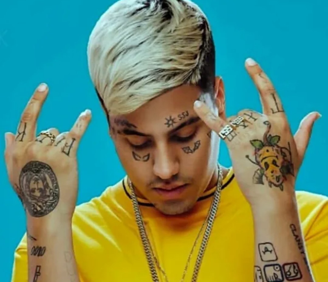 -te pido algo
-si
-no me pasas un trapero?

la mente de mi compa colombiana // mi mente