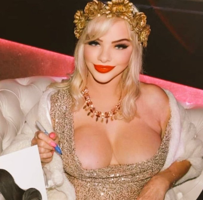 Sempre felice di stare insieme ai miei fans in discoteca. @cicciolina_uff https://t.co/AssbGIzZdR<a href="/tag/alfonso"class="tags"><span>#alfonso</span></a>
