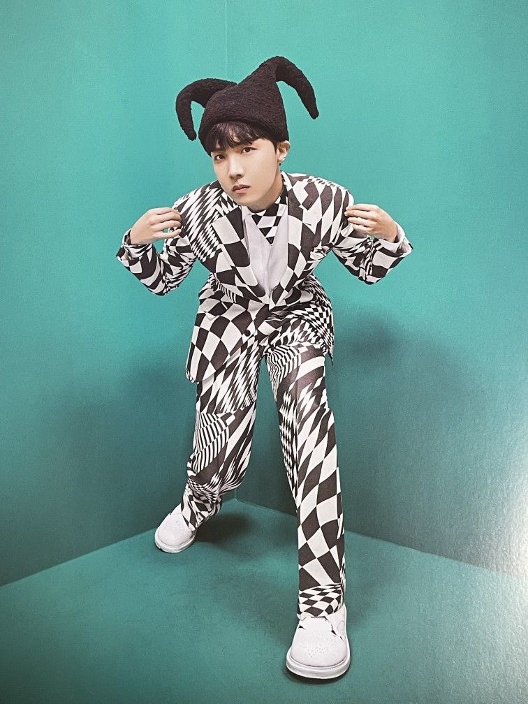 queersuga's tweet image. he’s cool as hell