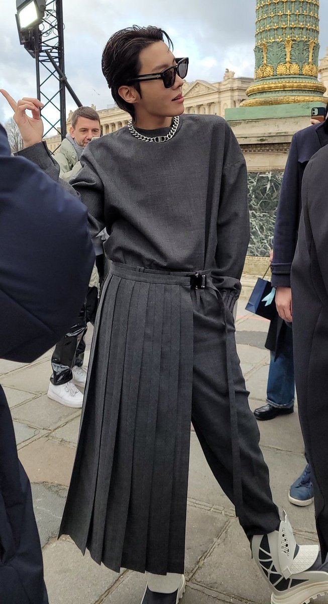 queersuga's tweet image. he’s cool as hell