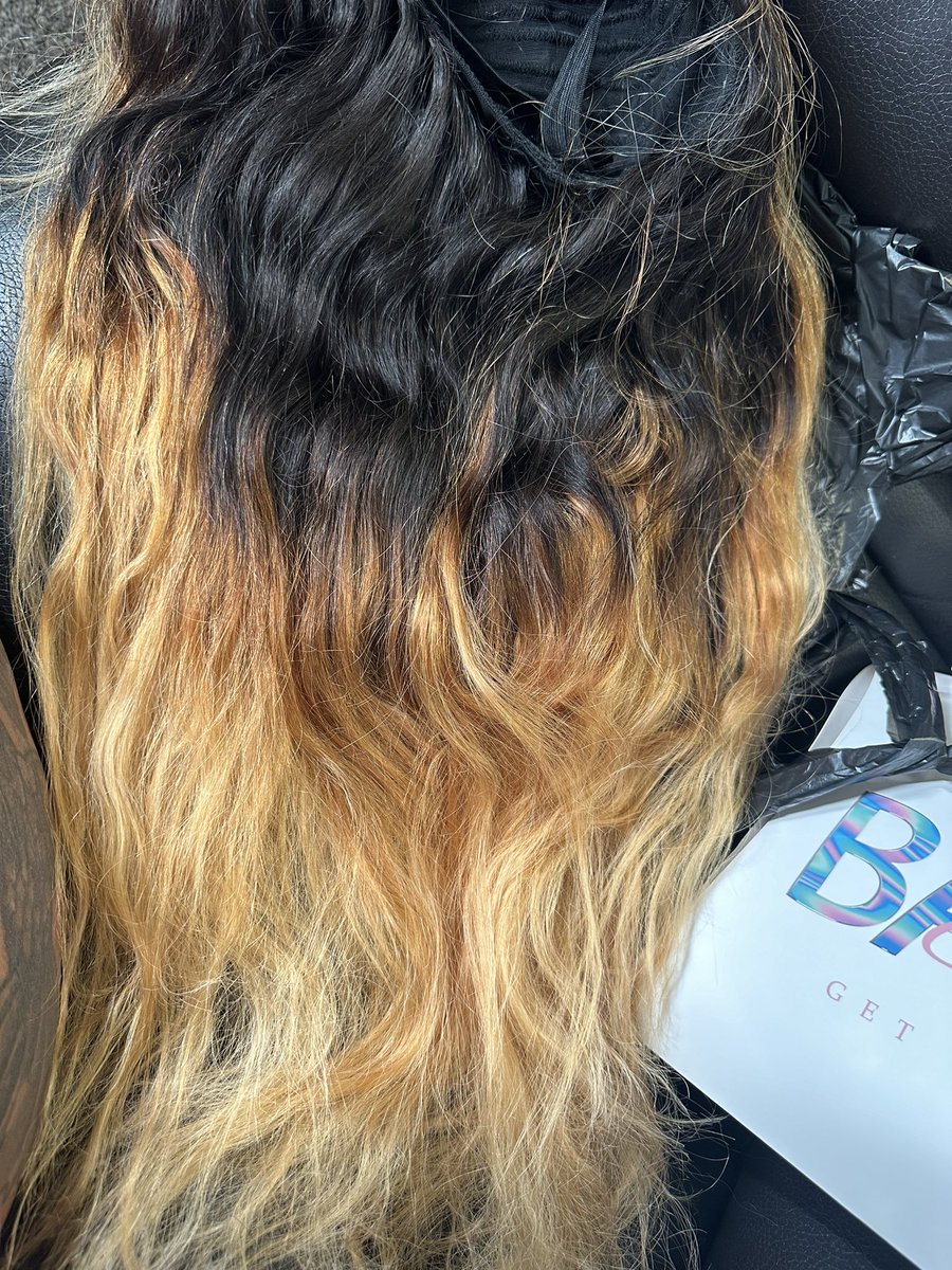 SlickVick313's tweet photo. I’m ready to tell my BaeGifted Hair experience 🙏🏽 spent $875 on some party wigs. Long story with all proof of texts…. Here it is

What I wanted vs What I got https://t.co/WnVgcMdEdL