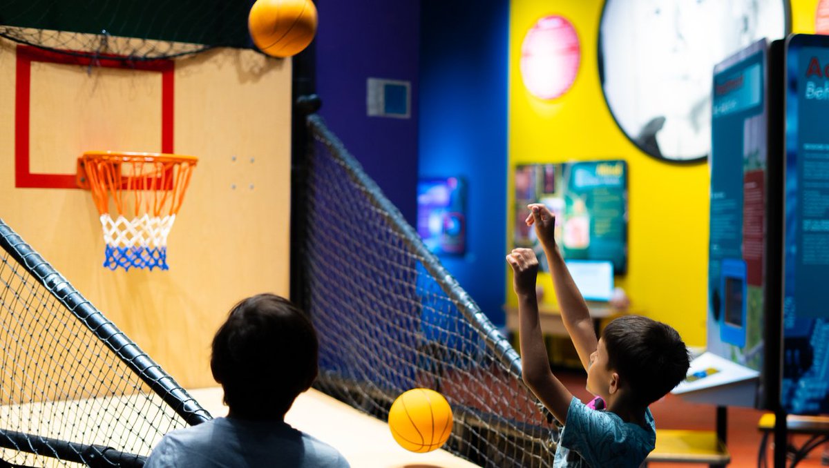 azsciencecenter's tweet photo. Did you know that when you become a Member at Arizona Science Center you get access to 350+ science and technology museums all over the world? 🌎 That's right! As a participating @ScienceCenters institution, just one Membership gets you access to science no matter where you are! https://t.co/ylU6uAPnDX