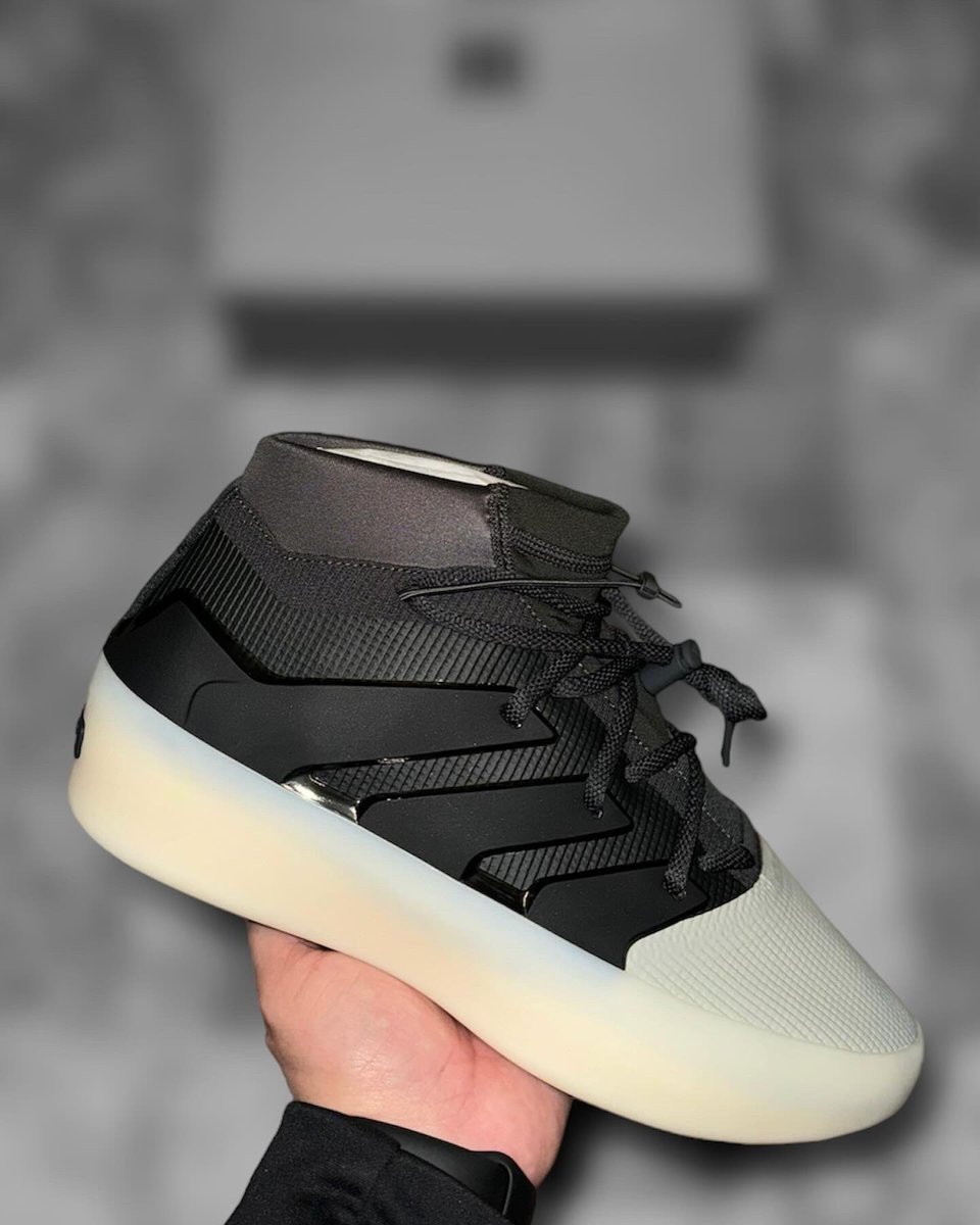 CHINNIE1380's tweet photo. /// ADIDAS ❌ FEAR OF GOD
“ATHLETICS BASKETBALL CARBON SESAME”
#Adidas #FearOfGod #JerryLorenzo #FearOfGodAthletics #FearOfGodBasketball #CarbonSesame #3Stripes #WearYourKicks #YourSneakersAreDope #KOTD #KickGameProper #ChinnieGotKicks #Humble #SuckerFree #Brooklyn #LoveIsLove https://t.co/QyZp4LWKCY