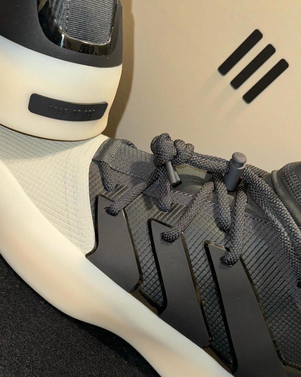 CHINNIE1380's tweet photo. /// ADIDAS ❌ FEAR OF GOD
“ATHLETICS BASKETBALL CARBON SESAME”
#Adidas #FearOfGod #JerryLorenzo #FearOfGodAthletics #FearOfGodBasketball #CarbonSesame #3Stripes #WearYourKicks #YourSneakersAreDope #KOTD #KickGameProper #ChinnieGotKicks #Humble #SuckerFree #Brooklyn #LoveIsLove https://t.co/QyZp4LWKCY