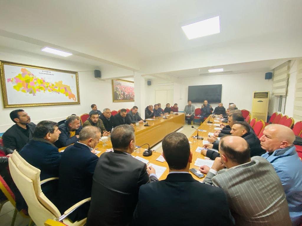Ak Parti Eyyubiye İlçe Başkanlığımızda Başkan Mehmet Moğal, İl Bşk yard  Selahattin Tokmak, Yön Kurulu üyeleri Av. Ahmet Köseoğlu,Yusuf Kuş, Salih Çoban ile Mahalle başkanlarımızla seyyar sandık uygulaması için istişare toplantısını gerçekleştirdik. <a href="/adelioglu63/">Ali ihsan Delioğlu</a> <a href="/akpartiurfa/">AK PARTİ ŞANLIURFA</a>
