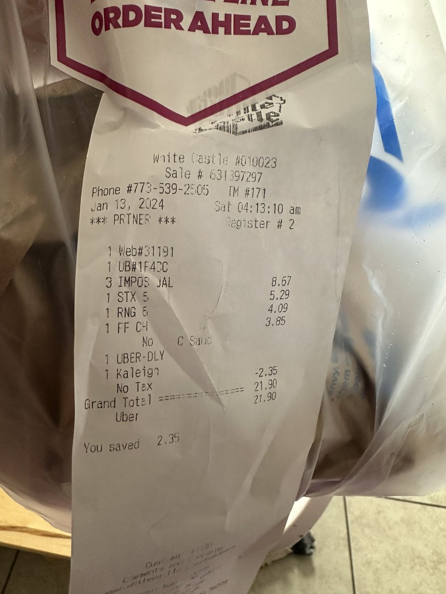 queenbchicago's tweet photo. @UberEats driver gave me the wrong order. when I flagged him down to switch the order for mine, he gave me a WHITE CASTLE ORER FROM 4AM he failed to deliver. I received a refund for the food I never received. Ima need something better than that petty $7 credit. All yall crazy?! https://t.co/YCOGvuZGsm