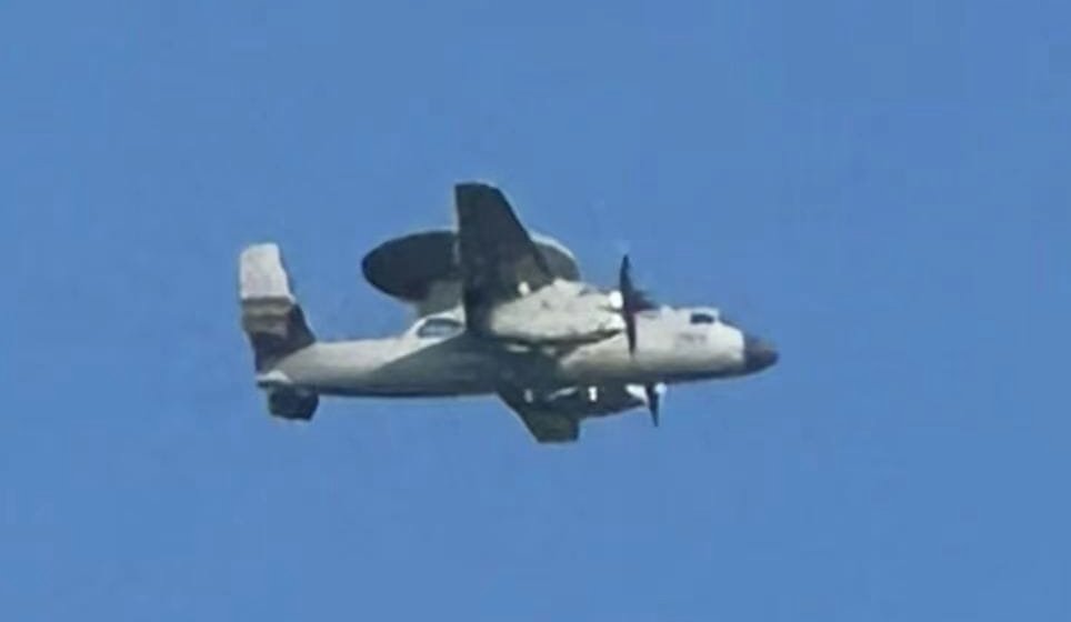 RupprechtDeino's tweet photo. As it seems, this is one of the so far best and "clearest" images of the KJ-600 carrier-borne AEW.

(Image via @李明潇 on FB) https://t.co/wtuhYa5Yx0