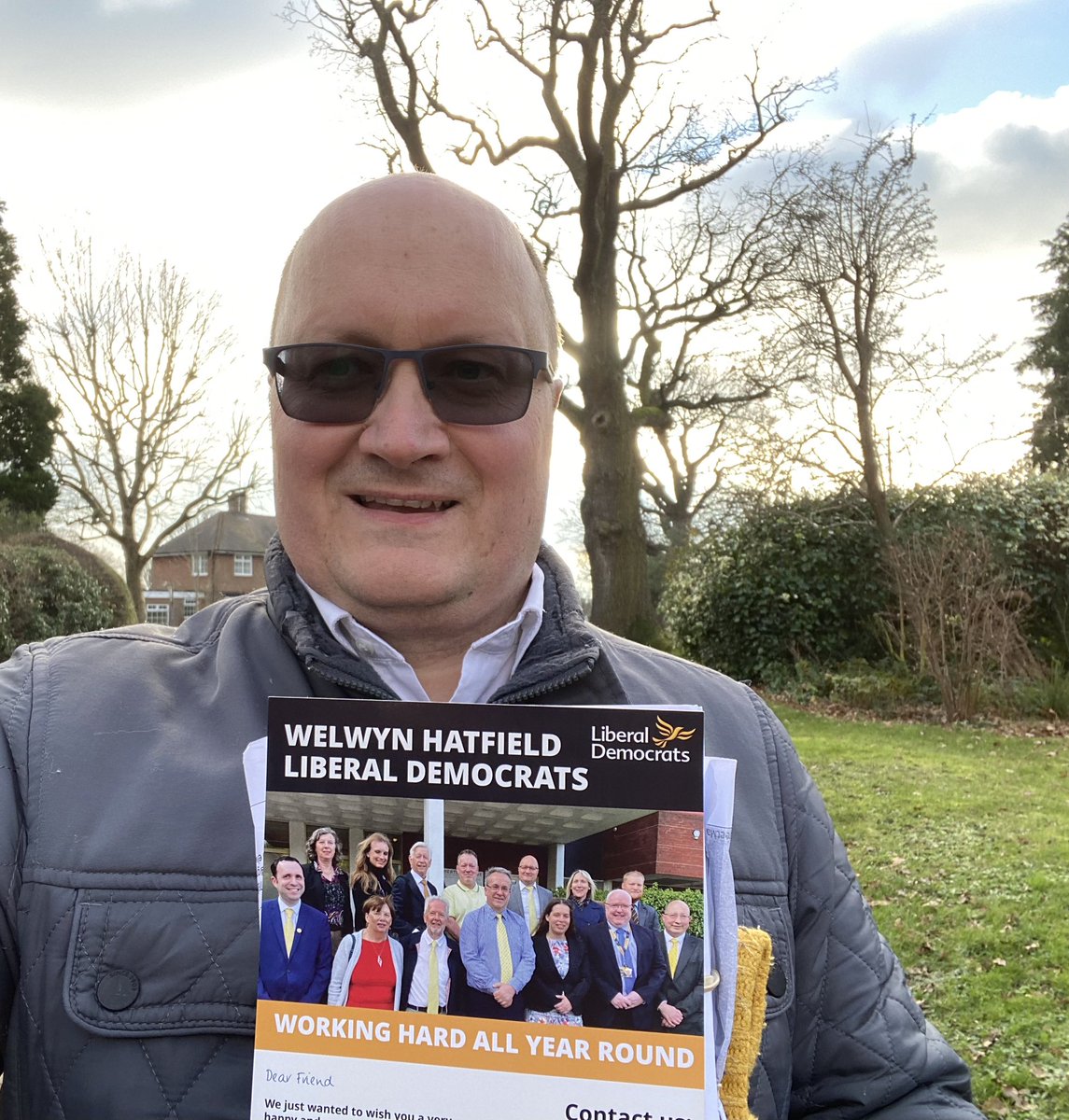 MSiewniak's tweet image. Yep, campaigning all year round! Nice, “coldish” but overall very pleasant 😎 With, of course, plenty of opportunities to talk to residents! 

#LoveSaturdays
#Campaigning 
#WorkingHardAllYearRound 

@HertsLibDems @WelHatLibDems