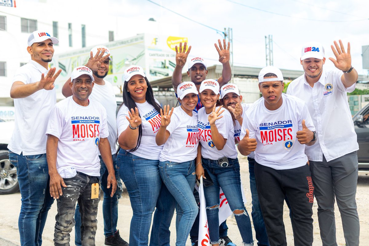• En #BARAHONA como en todo el país, queremos 4️⃣ años más… 

✅ ¡Volveremos A GANAR! 💯
✍️ <a href="/luisabinader/">Luis Abinader</a> 🇩🇴