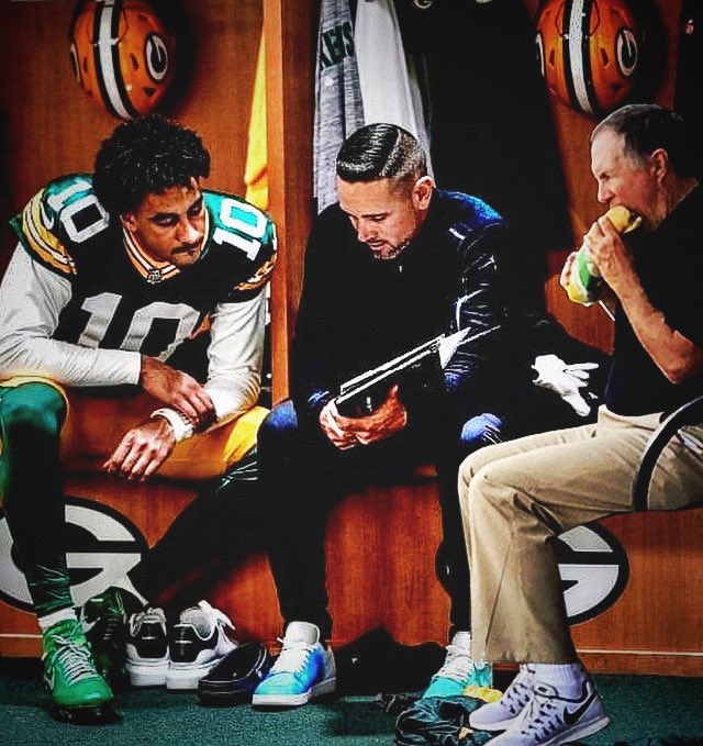 TheSituation's tweet image. @tyschmit @BostonConnr @PatMcAfeeShow I think the real plan was Mr. Lafleur sliding into this production/catering runner gig, but of course Bill always takes his per diem &amp;amp; brings his own gameday bag lunch!  Lol🤘🏽🏈🤞🏼😂🍾 #gopackgo #BillBelichick  #productionrunner #nfl #packers