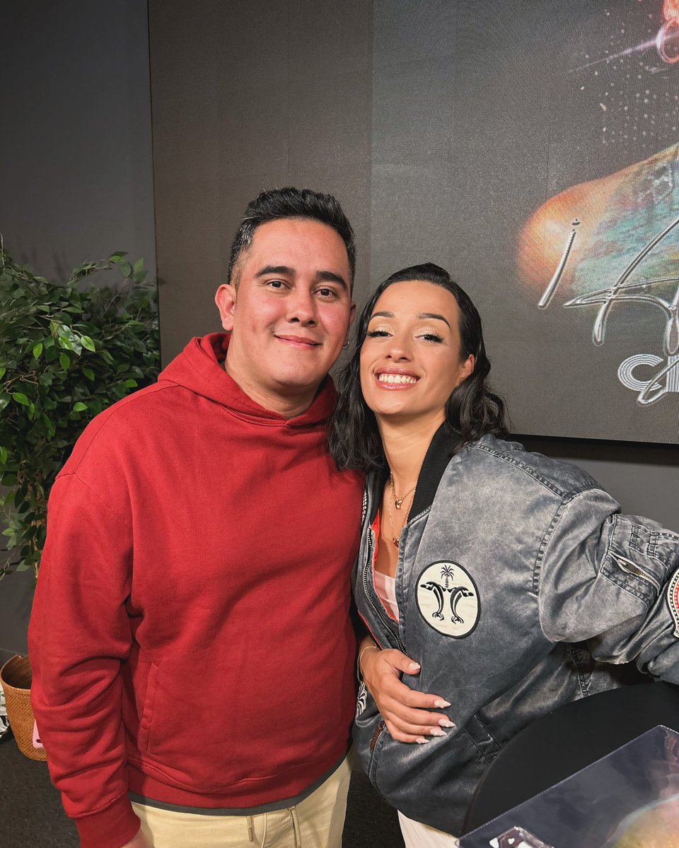 Sr_Juans's tweet image. Aquí con @ChanelTerrero ✨✨ AGUA!!!! 

#Chanel #Agua #Slomo